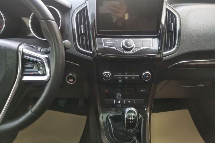 Used Lifan Auto Xuanlang 2017 1.8L Manual Comfort Model Interior 5