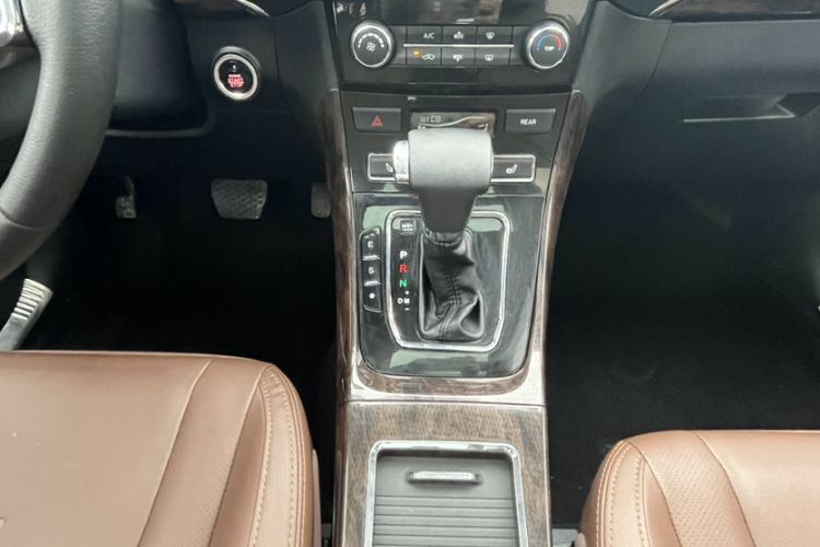 Used Lifan Auto Xuanlang 2017 1.5T Automatic Comfort Model Interior 7