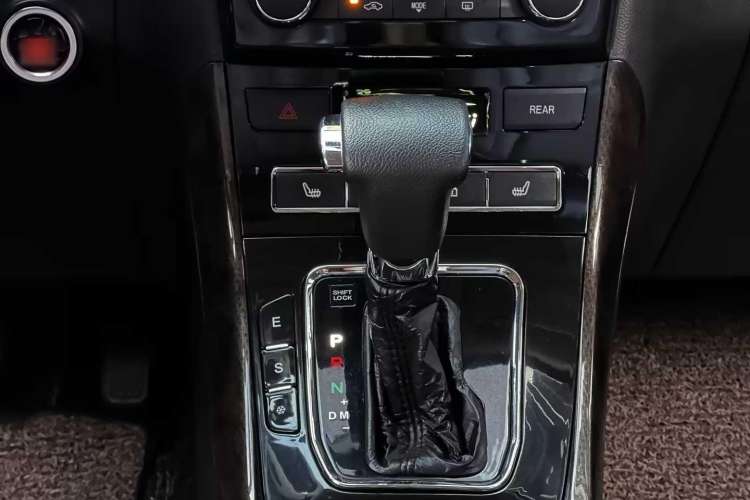 Used Lifan Auto Xuanlang 2017 1.5T Automatic Comfort Model Interior 8
