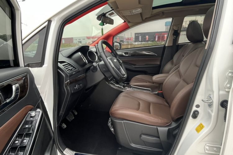 Used Lifan Auto Xuanlang 2017 1.5T Automatic Comfort Model Interior 8