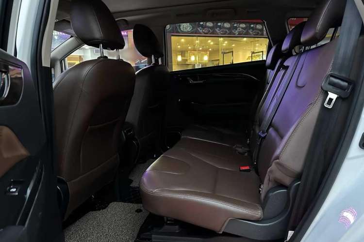 Used Lifan Auto Xuanlang 2017 1.5T Automatic Comfort Model Interior 9