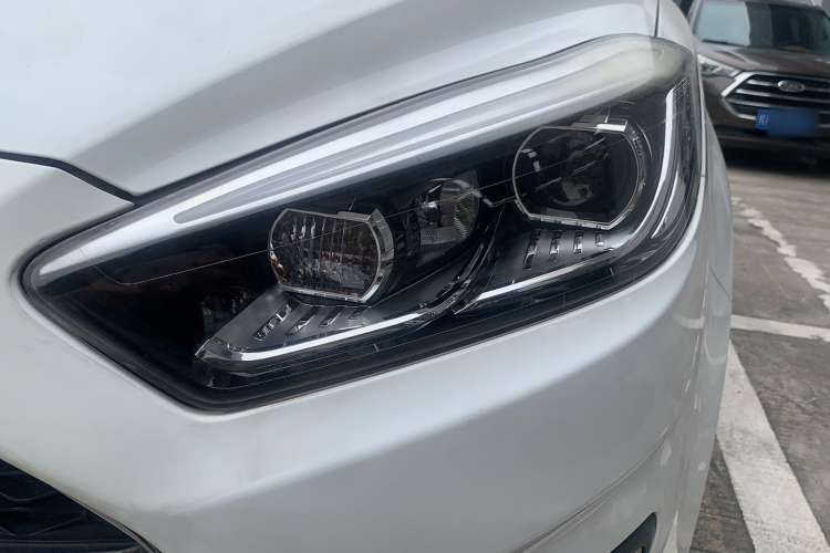 Used Lifan Auto Xuanlang 2017 1.5T Automatic Comfort Model Left Front Headlight