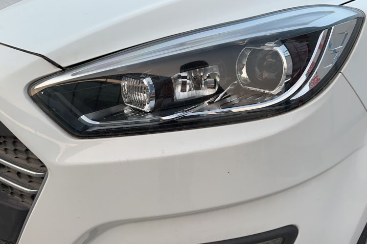 Used Lifan Auto Xuanlang 2017 1.8L Manual Comfort Model Left Front Headlight