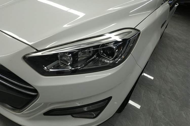 Used Lifan Auto Xuanlang 2017 2.0L Manual Comfort Version Left Front Headlight