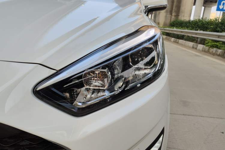 Used Lifan Auto Xuanlang 2017 1.8L Manual Comfort Model Left Front Headlight