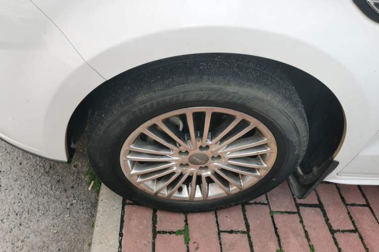 Used Lifan Auto Xuanlang 2017 1.8L Manual Elite Model Left Front Wheel Hub