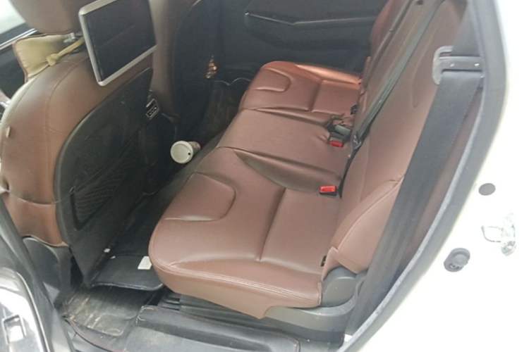 Used Lifan Auto Xuanlang 2017 2.0L CVT Luxury Model Left Rear Seat