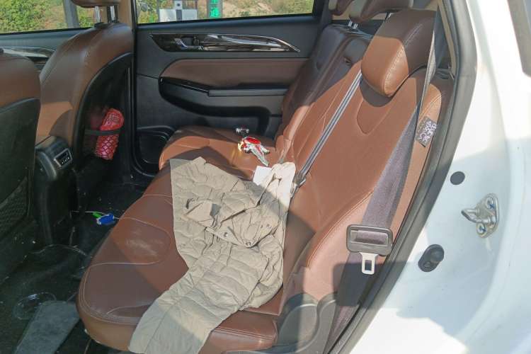 Used Lifan Auto Xuanlang 2017 2.0L CVT Luxury Model Left Rear Seat