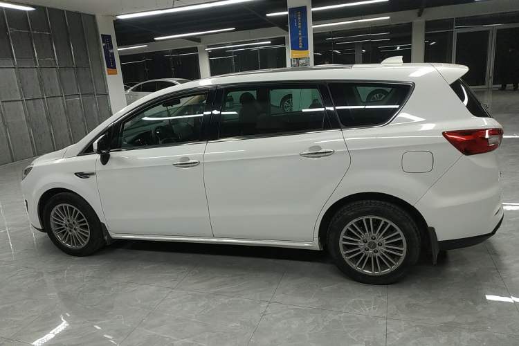 Used Lifan Auto Xuanlang 2017 2.0L Manual Comfort Version Left Side
