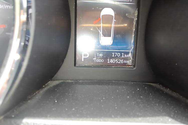 Used Lifan Auto Xuanlang 2017 2.0L CVT Luxury Model Odometer Close Up