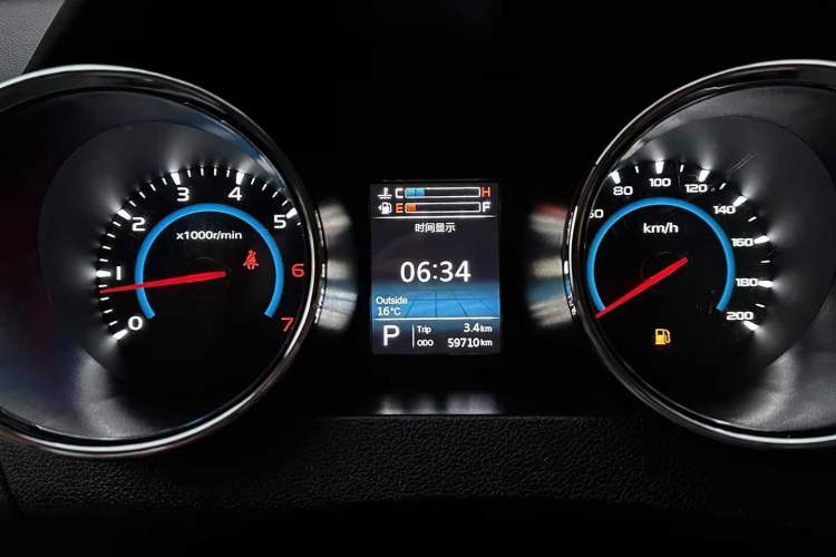 Used Lifan Auto Xuanlang 2017 1.5T Automatic Comfort Model Odometer Close Up