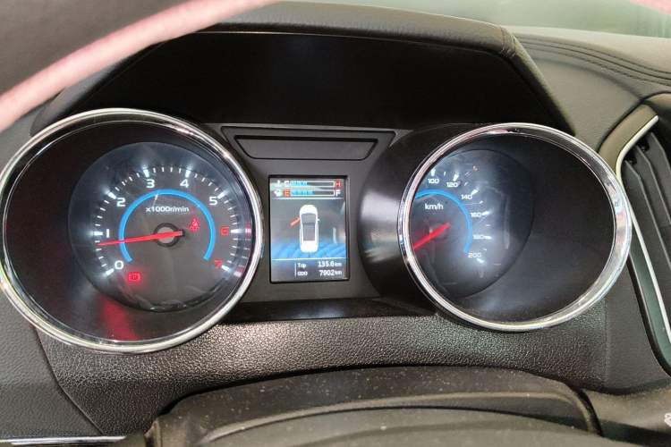 Used Lifan Auto Xuanlang 2017 1.8L Manual Elite Model Odometer Close Up