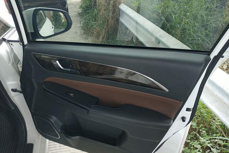 Used Lifan Auto Xuanlang 2017 1.8L Manual Comfort Model Right Front Door Interior
