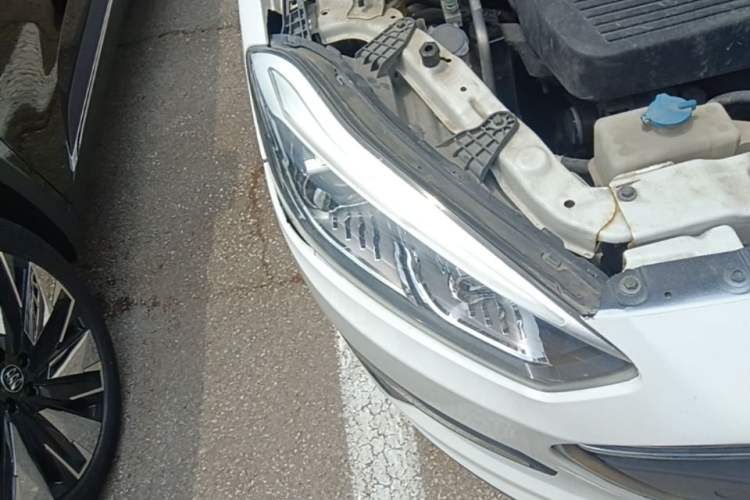 Used Lifan Auto Xuanlang 2017 2.0L CVT Luxury Model Right Front Headlight
