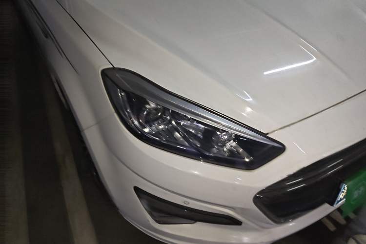 Used Lifan Auto Xuanlang 2017 1.5T Automatic Luxury Model Right Front Headlight