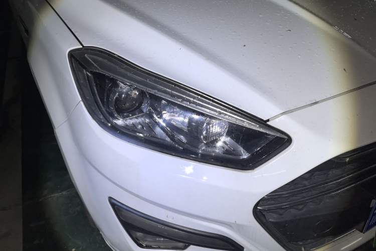 Used Lifan Auto Xuanlang 2017 1.8L Manual Comfort Model Right Front Headlight