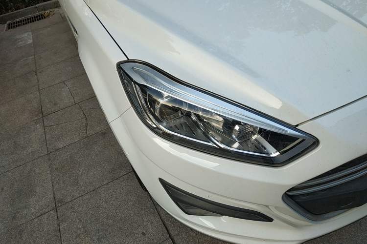 Used Lifan Auto Xuanlang 2017 1.8L Manual Comfort Model Right Front Headlight