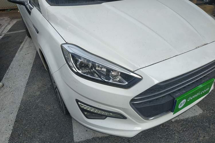Used Lifan Auto Xuanlang 2017 2.0L CVT Comfort Edition Right Front Headlight