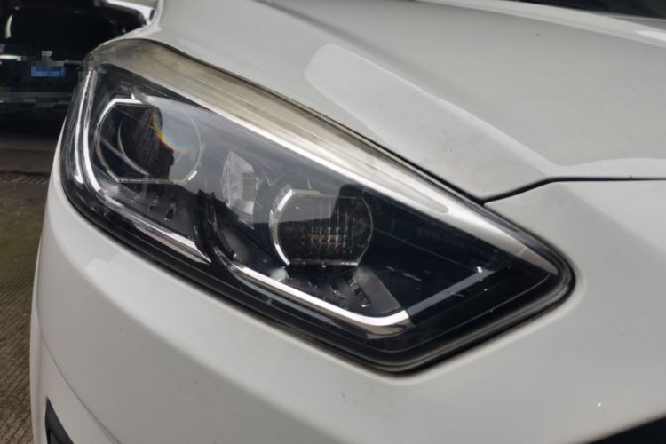 Used Lifan Auto Xuanlang 2017 1.5T Automatic Comfort Model Right Front Headlight
