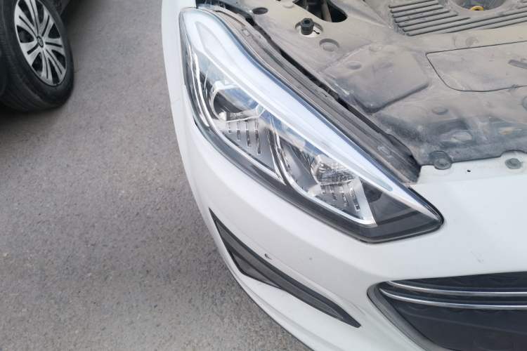 Used Lifan Auto Xuanlang 2017 2.0L CVT Comfort Edition Right Front Headlight