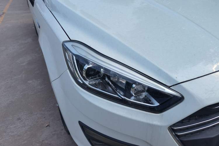 Used Lifan Auto Xuanlang 2017 1.8L Manual Comfort Model Right Front Headlight