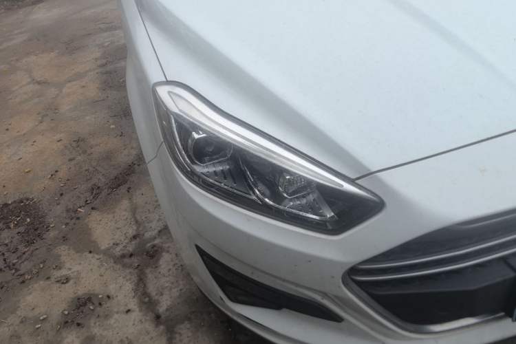 Used Lifan Auto Xuanlang 2017 2.0L Manual Comfort Version Right Front Headlight