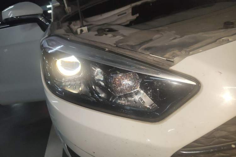 Used Lifan Auto Xuanlang 2017 1.8L Manual Elite Model Right Front Headlight