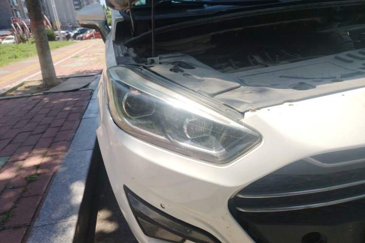 Used Lifan Auto Xuanlang 2017 2.0L CVT Comfort Edition Right Front Headlight