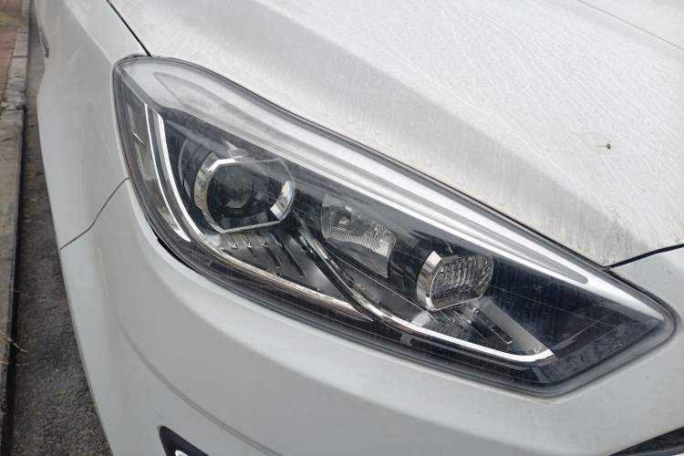 Used Lifan Auto Xuanlang 2017 1.8L Manual Comfort Model Right Front Headlight