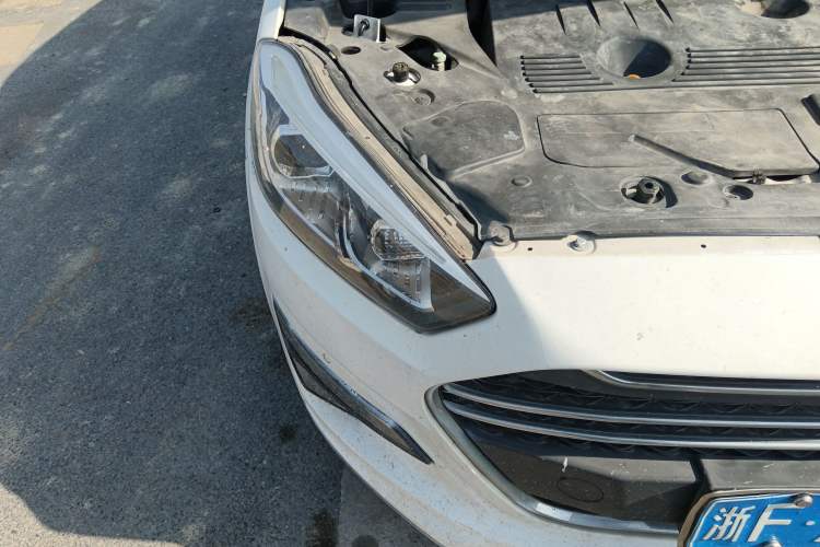 Used Lifan Auto Xuanlang 2017 2.0L CVT Luxury Model Right Front Headlight