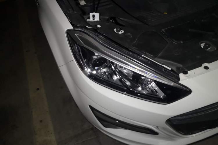 Used Lifan Auto Xuanlang 2017 2.0L CVT Comfort Edition Right Front Headlight