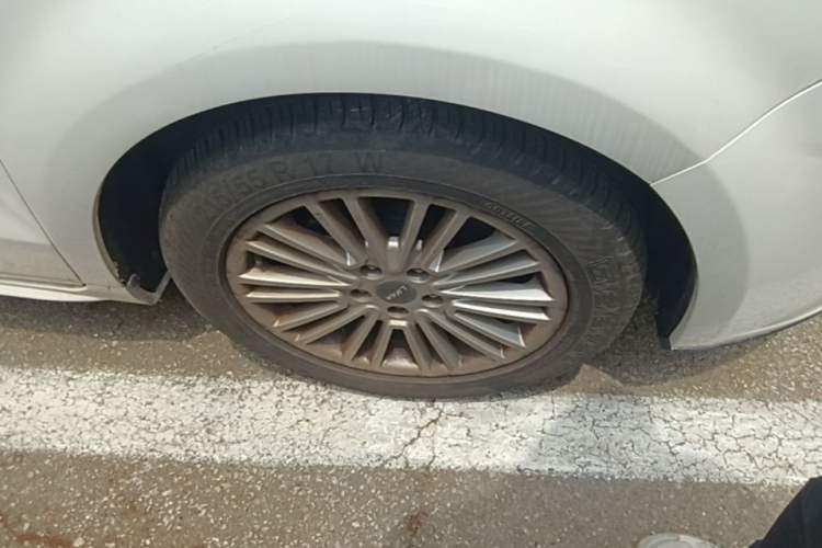 Used Lifan Auto Xuanlang 2017 2.0L CVT Luxury Model Right Front Wheel Hub
