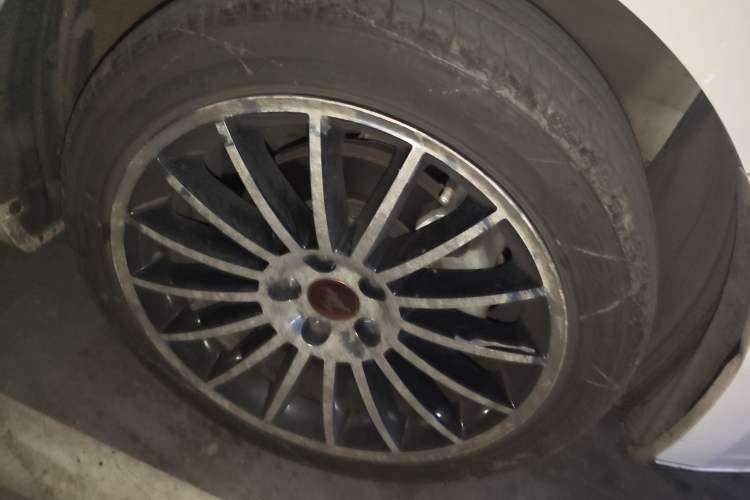 Used Lifan Auto Xuanlang 2017 1.5T Automatic Luxury Model Right Front Wheel Hub