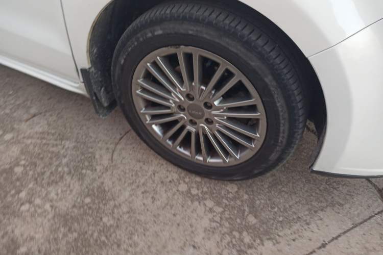 Used Lifan Auto Xuanlang 2017 2.0L CVT Comfort Edition Right Front Wheel Hub