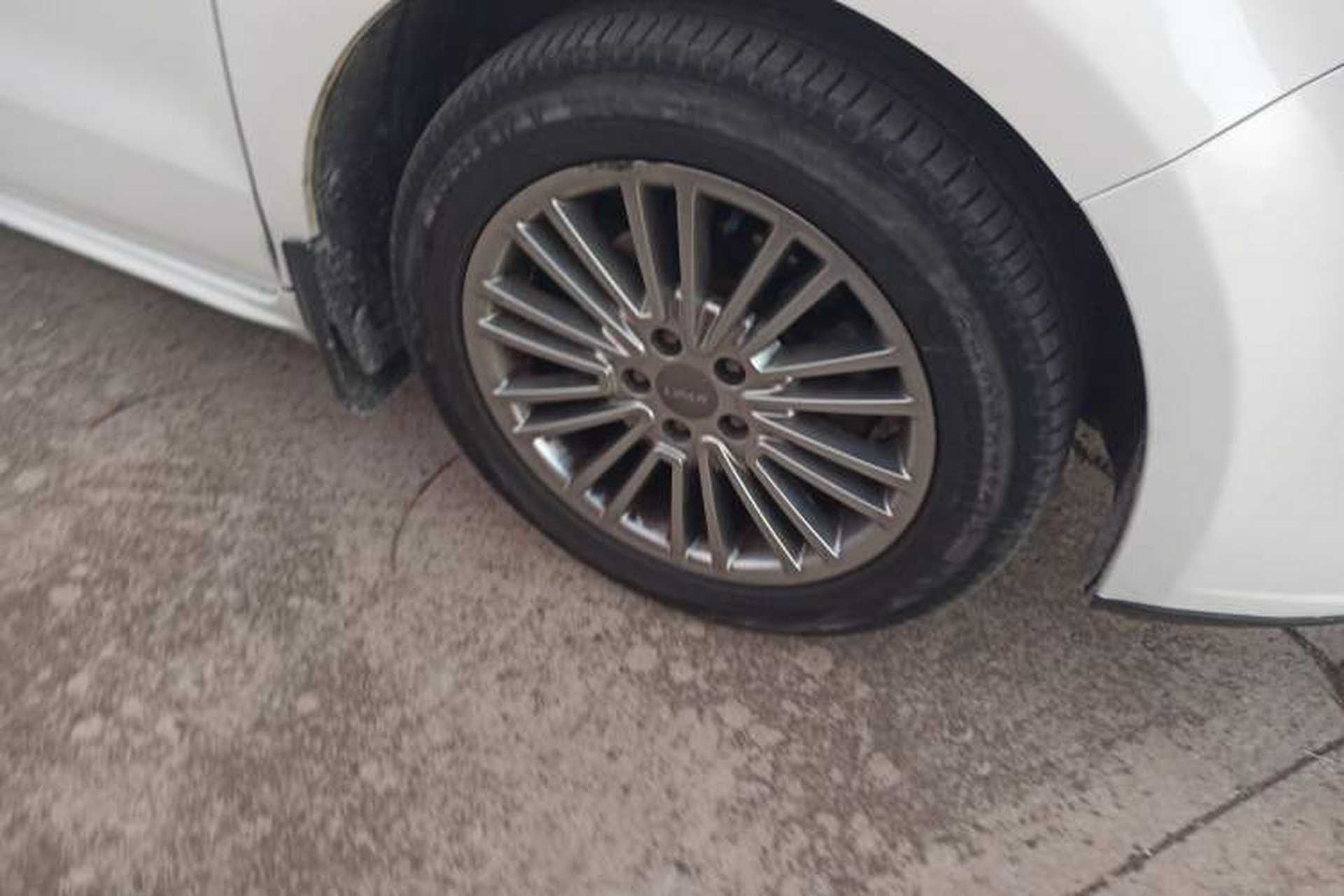 Used Lifan Auto Xuanlang 2017 2.0L CVT Comfort Edition Right Front Wheel Hub