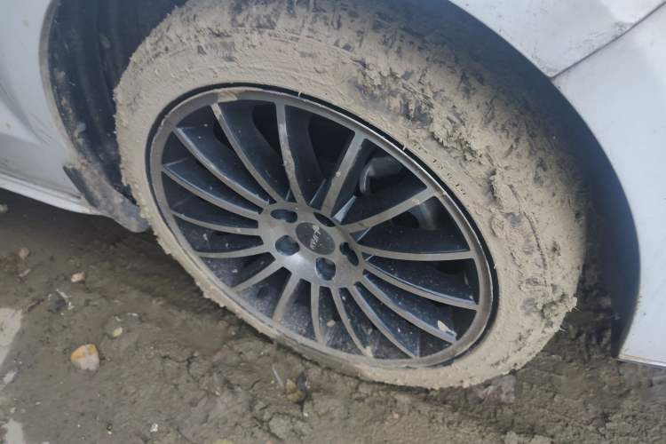 Used Lifan Auto Xuanlang 2017 1.5T Automatic Comfort Model Right Front Wheel Hub