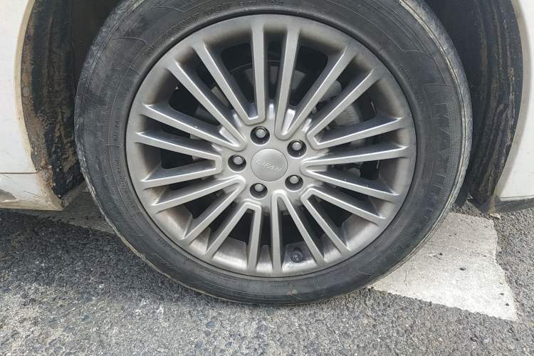Used Lifan Auto Xuanlang 2017 2.0L CVT Comfort Edition Right Front Wheel Hub