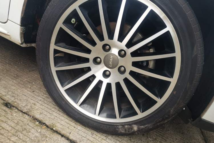 Used Lifan Auto Xuanlang 2017 1.5T Automatic Comfort Model Right Front Wheel Hub
