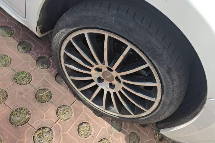 Used Lifan Auto Xuanlang 2017 1.5T Automatic Comfort Model Right Front Wheel Hub