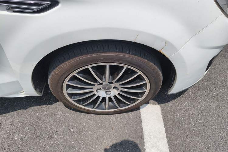 Used Lifan Auto Xuanlang 2017 1.5T Automatic Comfort Model Right Front Wheel Hub