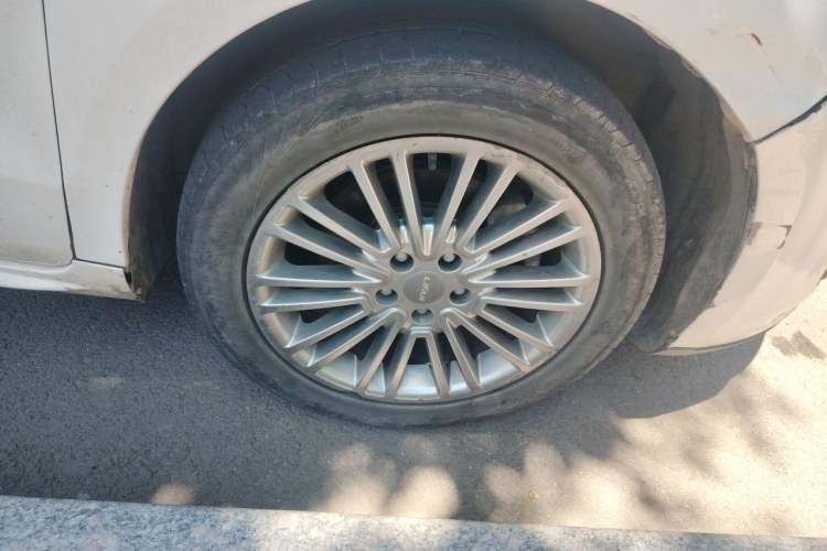 Used Lifan Auto Xuanlang 2017 2.0L CVT Comfort Edition Right Front Wheel Hub