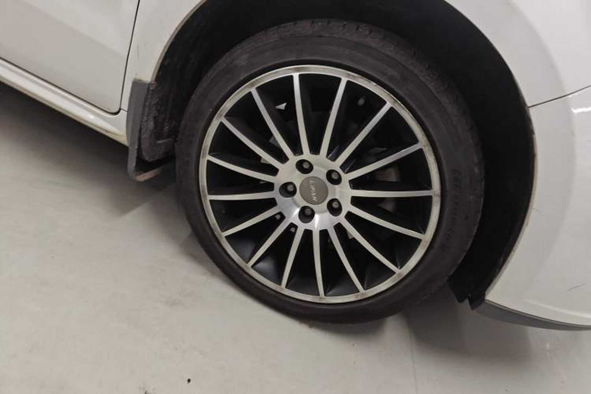 Used Lifan Auto Xuanlang 2017 1.5T Automatic Comfort Model Right Front Wheel Hub