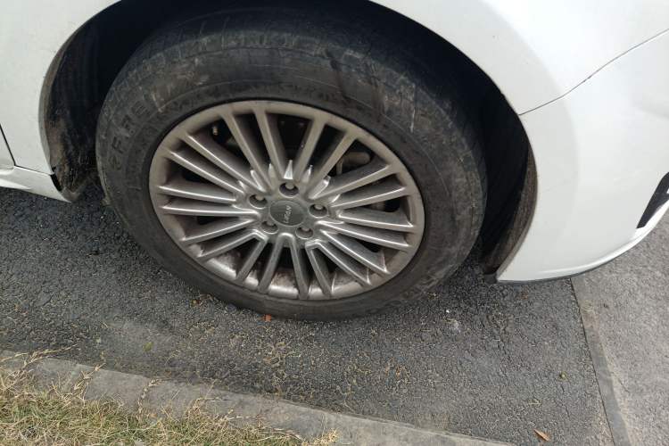 Used Lifan Auto Xuanlang 2017 1.8L Manual Comfort Model Right Front Wheel Hub