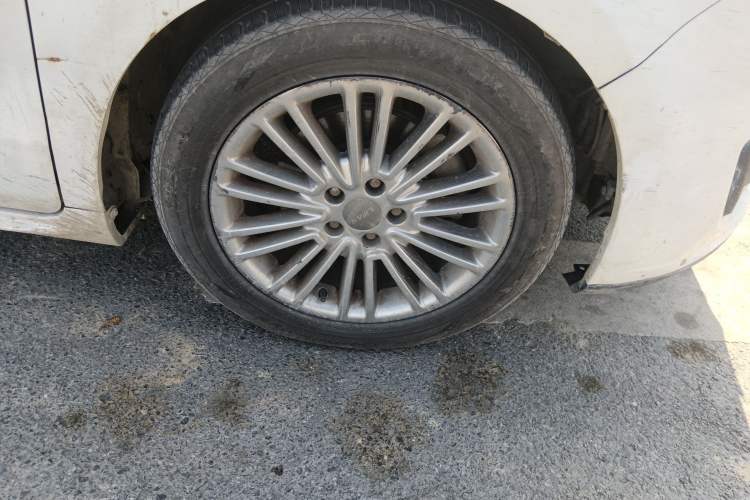 Used Lifan Auto Xuanlang 2017 2.0L CVT Luxury Model Right Front Wheel Hub