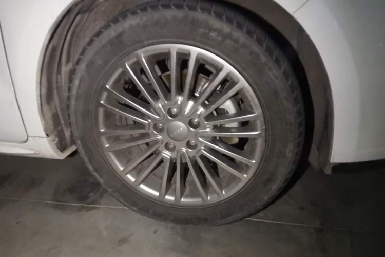 Used Lifan Auto Xuanlang 2017 2.0L CVT Comfort Edition Right Front Wheel Hub