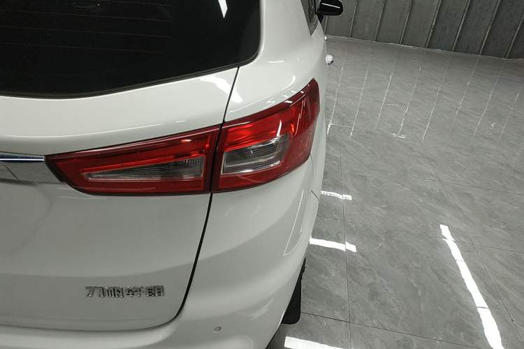 Used Lifan Auto Xuanlang 2017 2.0L Manual Comfort Version Right Rear Taillight