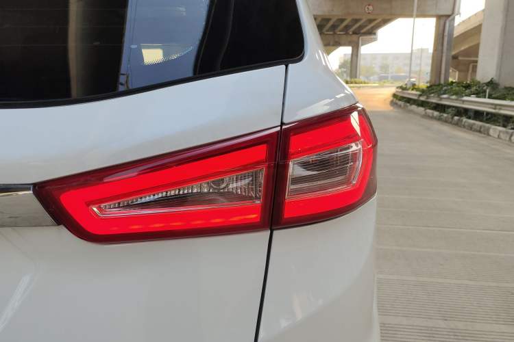 Used Lifan Auto Xuanlang 2017 1.8L Manual Comfort Model Right Rear Taillight