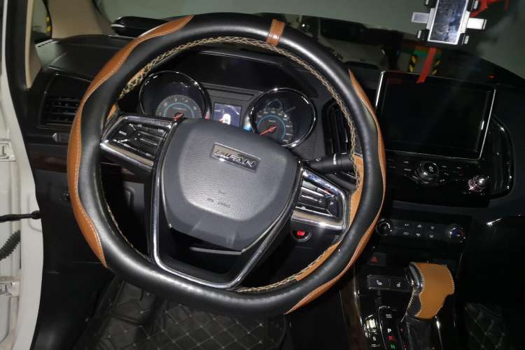 Used Lifan Auto Xuanlang 2017 2.0L CVT Comfort Edition Steering Wheel
