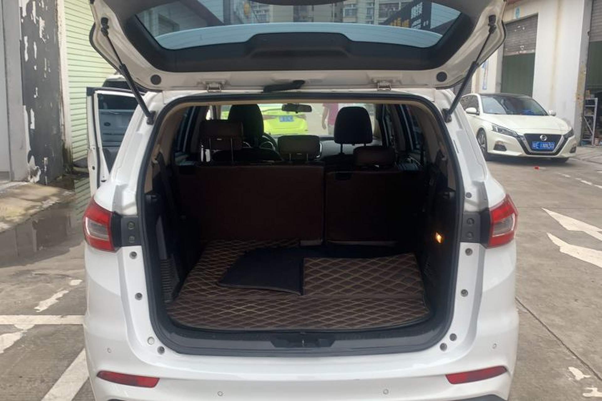 Used Lifan Auto Xuanlang 2017 1.5T Automatic Comfort Model Trunk