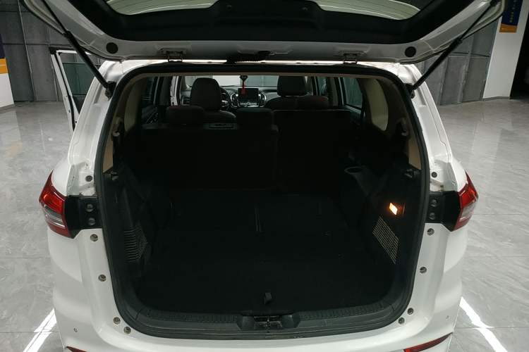 Used Lifan Auto Xuanlang 2017 2.0L Manual Comfort Version Trunk